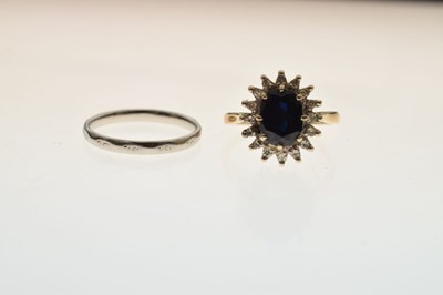 Lot 78 - Sapphire and diamond cluster 18ct gold ring