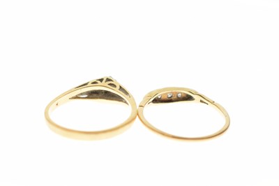 Lot 75 - 18ct gold single-stone diamond ring