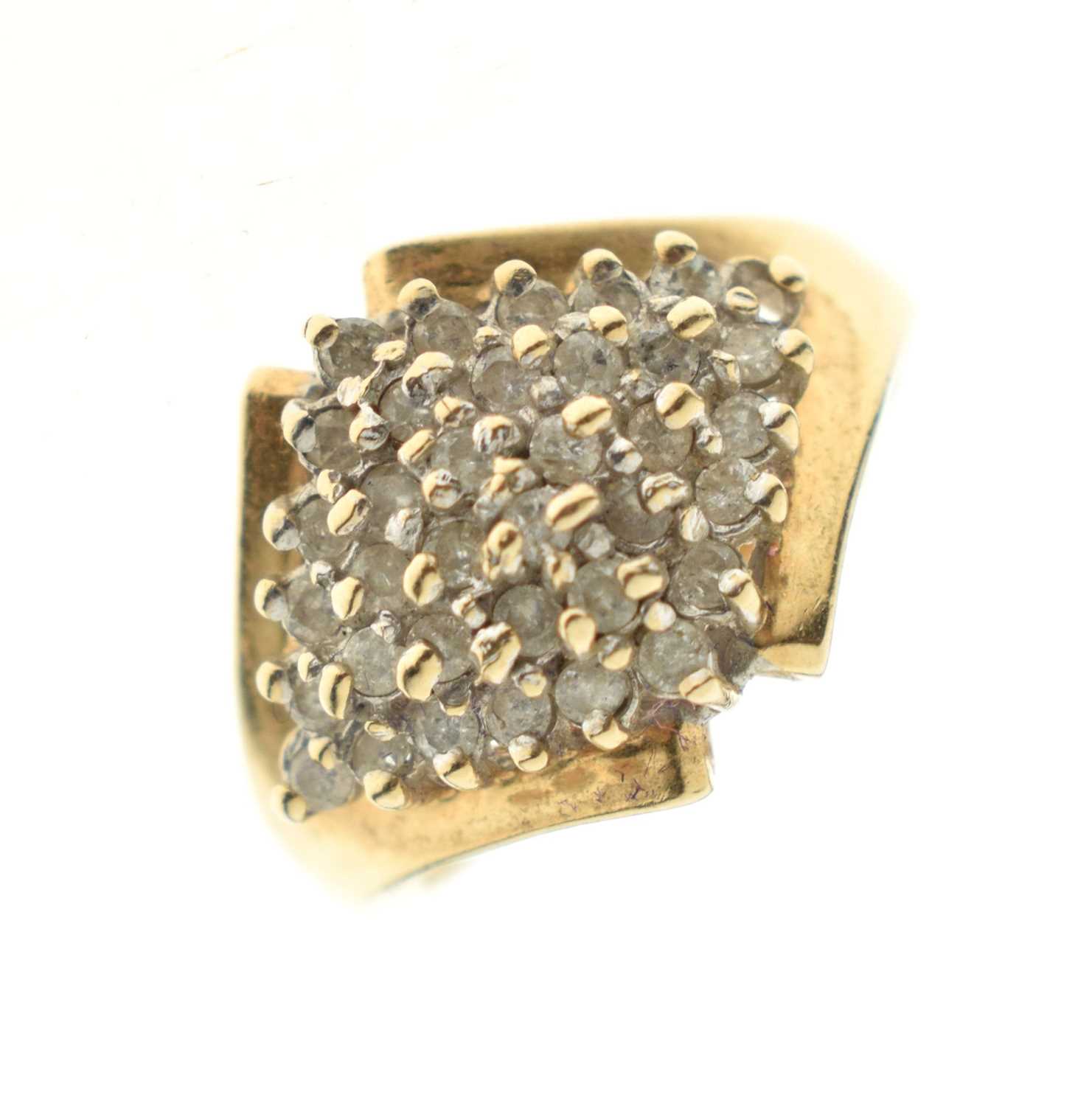Lot 12 - Diamond cluster yellow metal ring