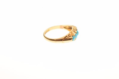 Lot 19 - Edwardian turquoise five stone 18ct yellow gold ring