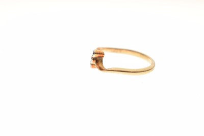 Lot 11 - Early 20th century diamond three-stone crossover ring