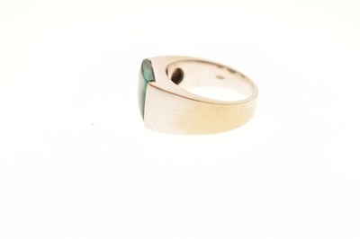 Lot 48 - Green tourmaline 18ct white gold ring