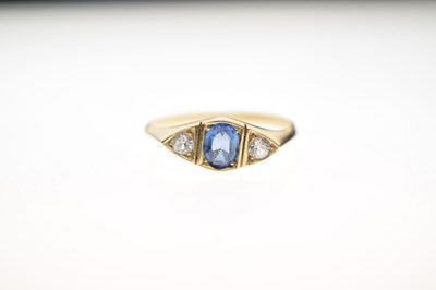Lot 43 - Continental blue and white sapphire three-stone ring