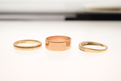 Lot 87 - Three 9ct gold rings