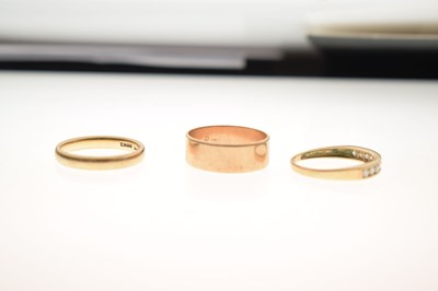 Lot 87 - Three 9ct gold rings