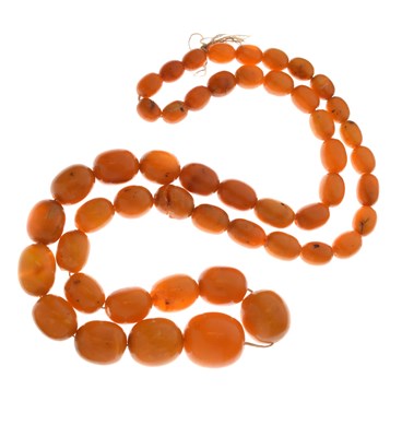 Lot 55 - Circa 1920s butterscotch amber bead necklace