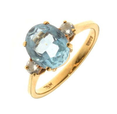 Lot 27 - Aquamarine and diamond 18ct gold ring