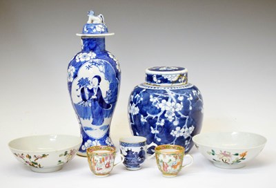 Lot 310 - Small collection of Chinese ceramics