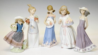 Lot 290 - Five Lladro figures
