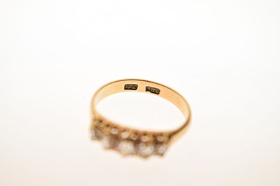 Lot 9 - Diamond 18ct yellow gold ring