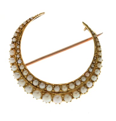 Lot 29 - Victorian 15ct gold pearl crescent brooch
