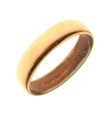 Lot 6 - 18ct gold wedding band