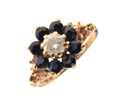 Lot 1 - 9ct gold cluster ring