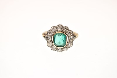 Lot 20 - Early 20th century emerald and diamond 18ct yellow gold cluster ring