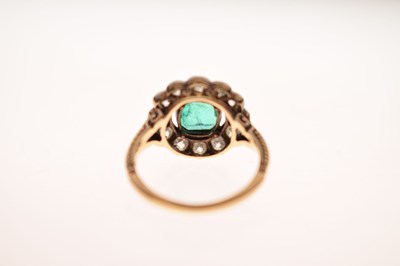 Lot 20 - Early 20th century emerald and diamond 18ct yellow gold cluster ring