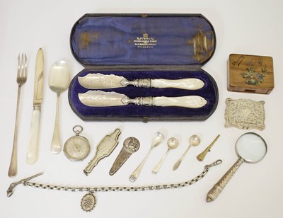 Lot 388 - Quantity of silver items to include an Edwardian snuff box, etc