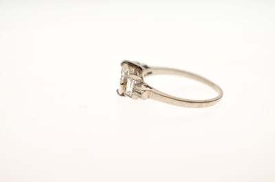 Lot 2 - Art Deco diamond ring