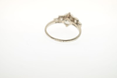 Lot 2 - Art Deco diamond ring