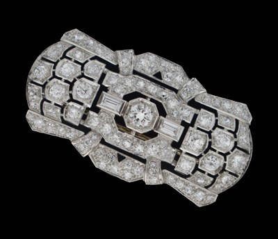 Lot 31 - Art Deco diamond and platinum brooch
