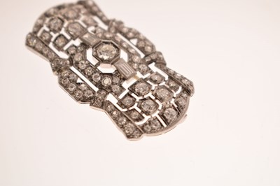 Lot 31 - Art Deco diamond and platinum brooch