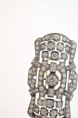 Lot 31 - Art Deco diamond and platinum brooch