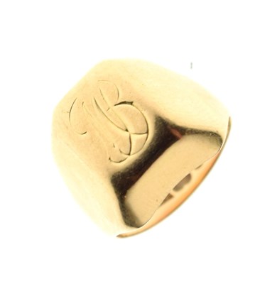 Lot 37 - Swedish 18K gold signet ring