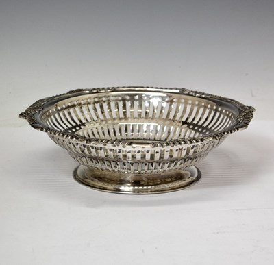 Lot 139 - Edwardian VII silver bowl of circular form