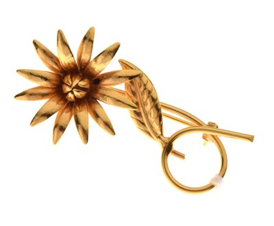 Lot 66 - Flower design brooch