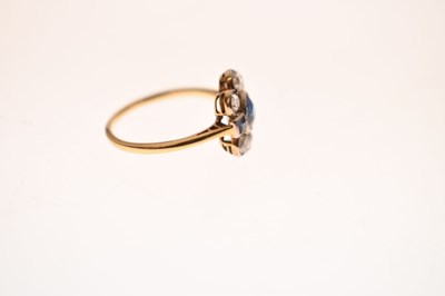 Lot 15 - Art Deco sapphire and diamond flower head cluster ring