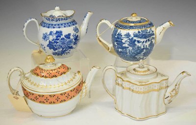 Lot 591 - Late 18th century Caughley 'Pagoda' pattern porcelain teapot, etc