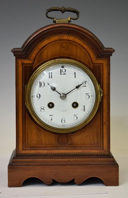 Lot 751 - Early 20th century French inlaid mahogany mantel clock