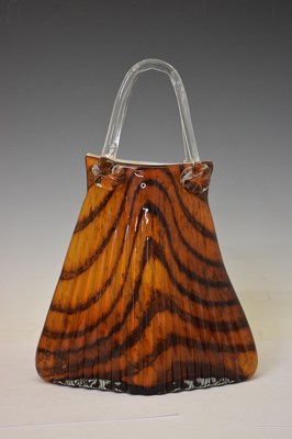 Lot 572 - 20th century 'tortoiseshell' glass vase