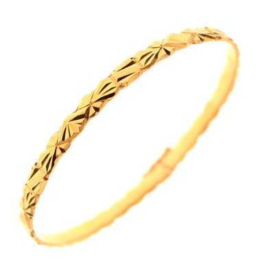 Lot 58 - 22ct gold bangle