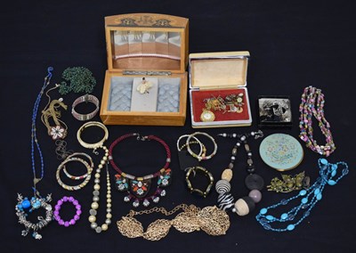 Lot 310 - Large quantity of costume jewellery