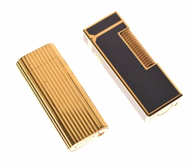 Lot 589 - Dunhill - Cased dark blue and gold plated lighter