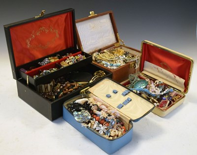 Lot 96 - Quantity of costume jewellery