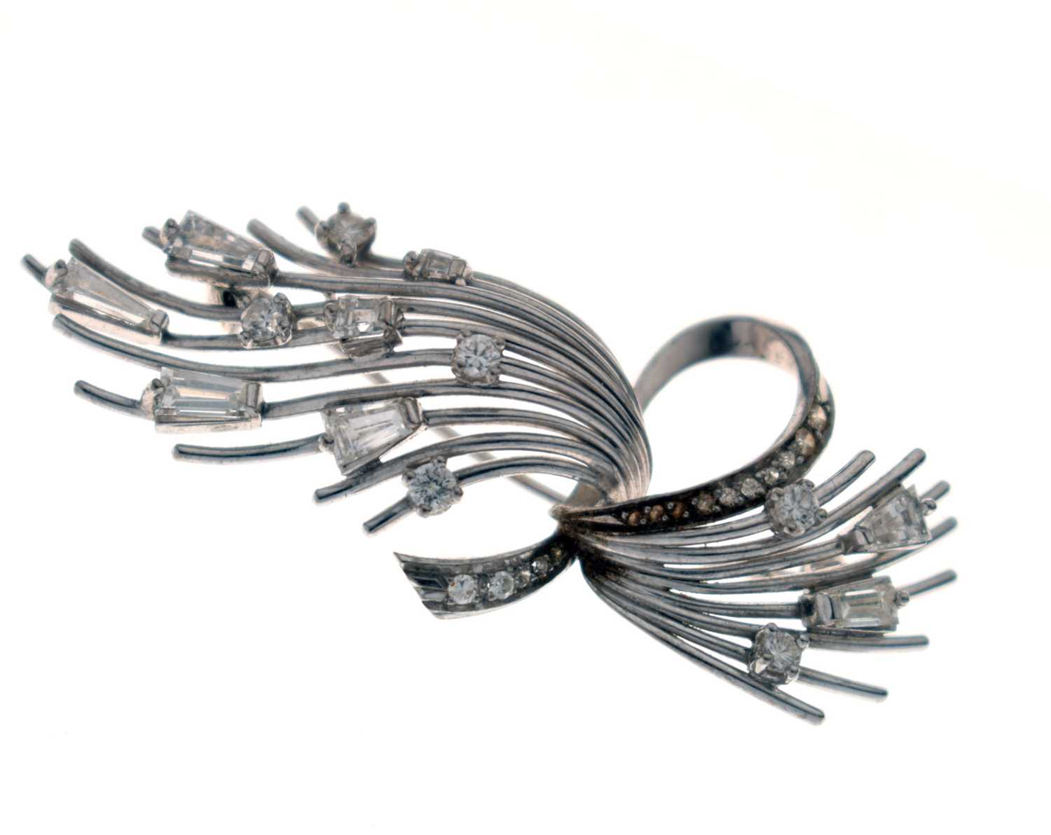 Lot 32 - Diamond 18ct white gold spray brooch