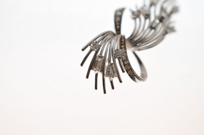 Lot 32 - Diamond 18ct white gold spray brooch
