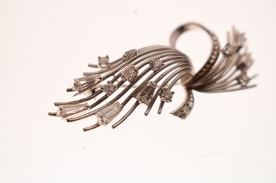 Lot 32 - Diamond 18ct white gold spray brooch