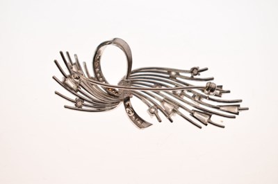 Lot 32 - Diamond 18ct white gold spray brooch