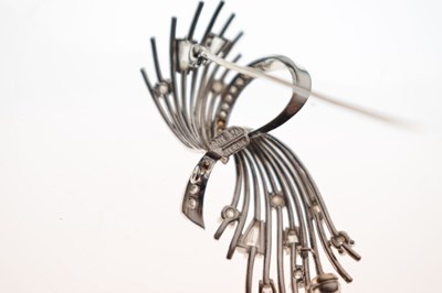 Lot 32 - Diamond 18ct white gold spray brooch