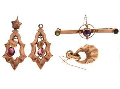 Lot 205 - George V 9ct gold, amethyst and peridot bar brooch, pair of gold earrings, etc