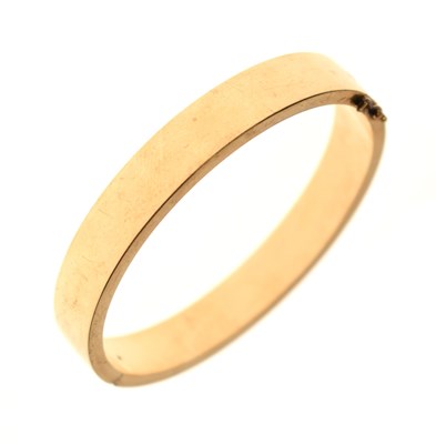 Lot 202 - Yellow metal snap bangle