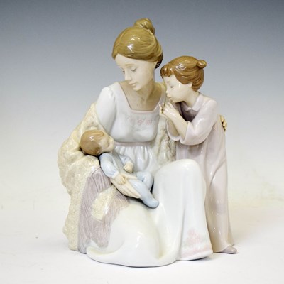 Lot 651 - Lladro - Porcelain figure group, 'Welcome to the Family', 6939