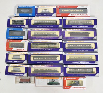 Lot 566 - Dapol - Group of nineteen 'N' gauge carriages and wagons