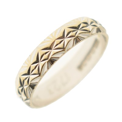 Lot 55 - 18ct white gold wedding band