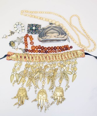 Lot 279 - Early 20th century string of amber beads, etc