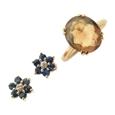 Lot 257 - Citrine single stone 9ct gold ring