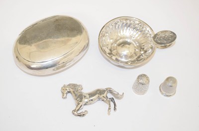 Lot 375 - Early 20th century silver oval snuff box