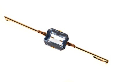 Lot 89 - Blue topaz yellow metal bar brooch